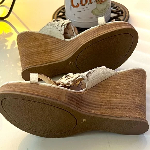 NWT GB-Gianni Bini wedges - Picture 3 of 5